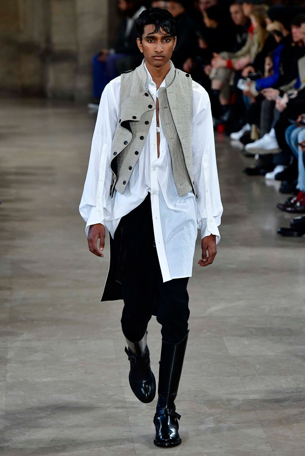 Fashion Week Paris Fall/Winter 2018 look 8 from the Ann Demeulemeester collection menswear
