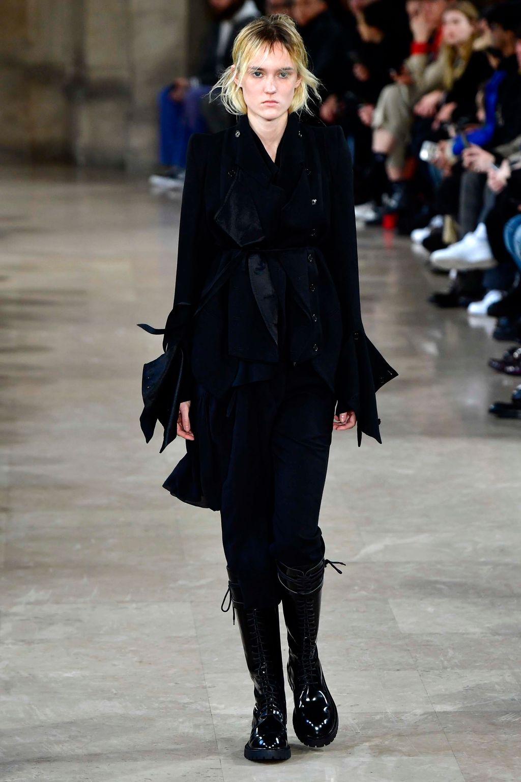 Fashion Week Paris Fall/Winter 2018 look 11 from the Ann Demeulemeester collection 男装