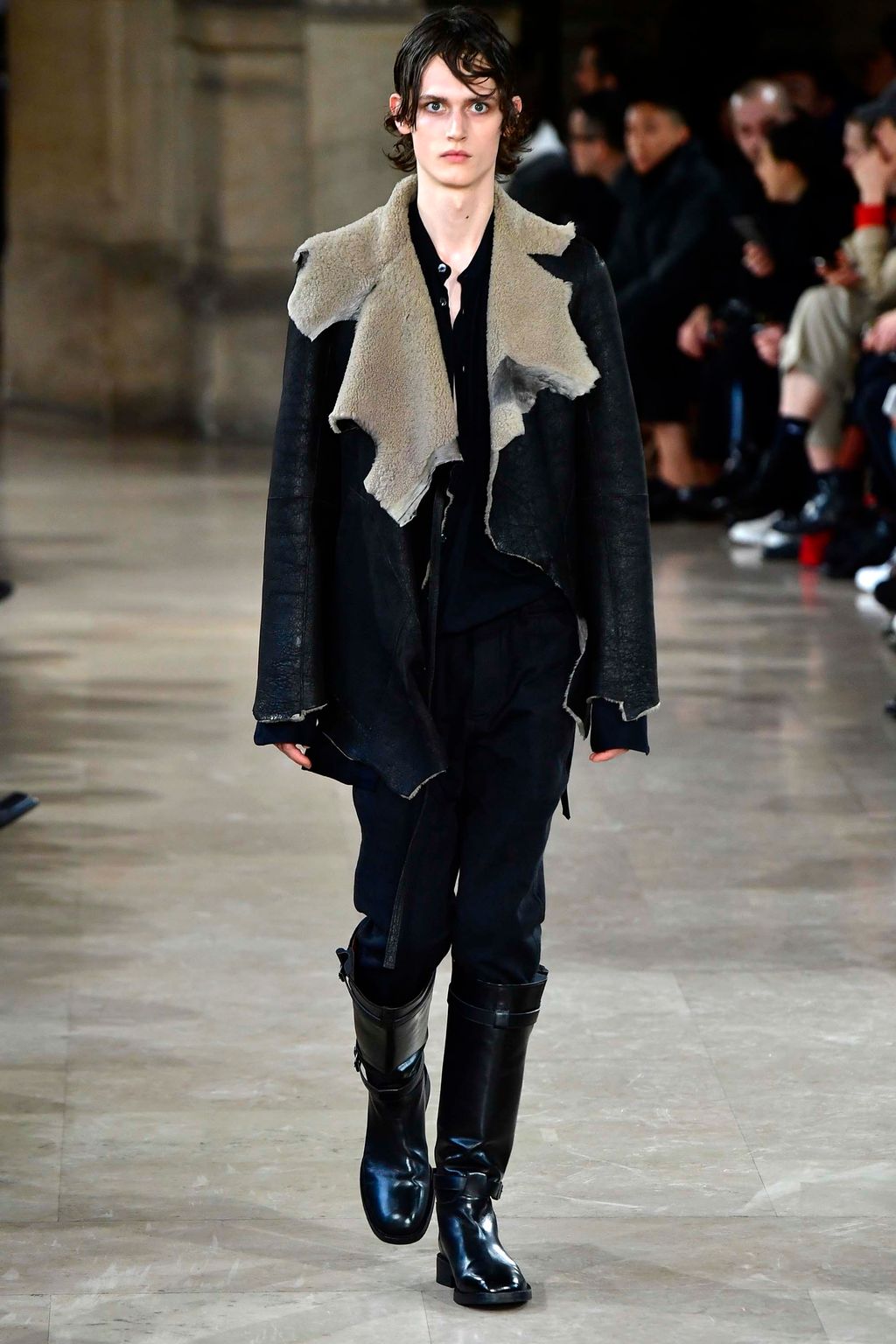 Fashion Week Paris Fall/Winter 2018 look 12 from the Ann Demeulemeester collection menswear