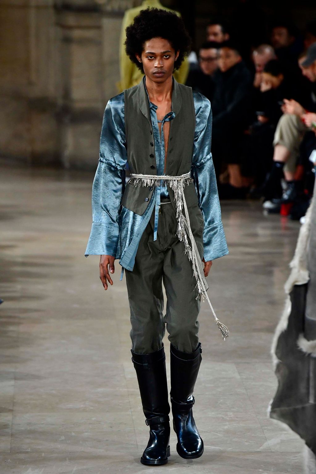Fashion Week Paris Fall/Winter 2018 look 21 from the Ann Demeulemeester collection 男装