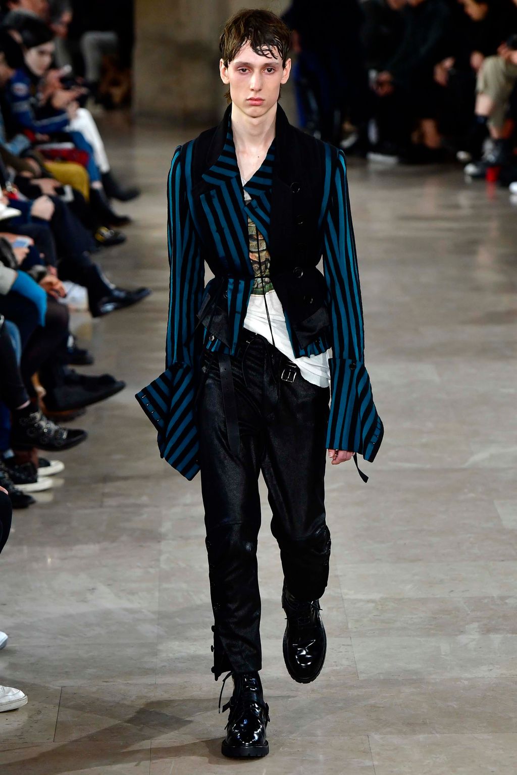 Fashion Week Paris Fall/Winter 2018 look 24 from the Ann Demeulemeester collection 男装