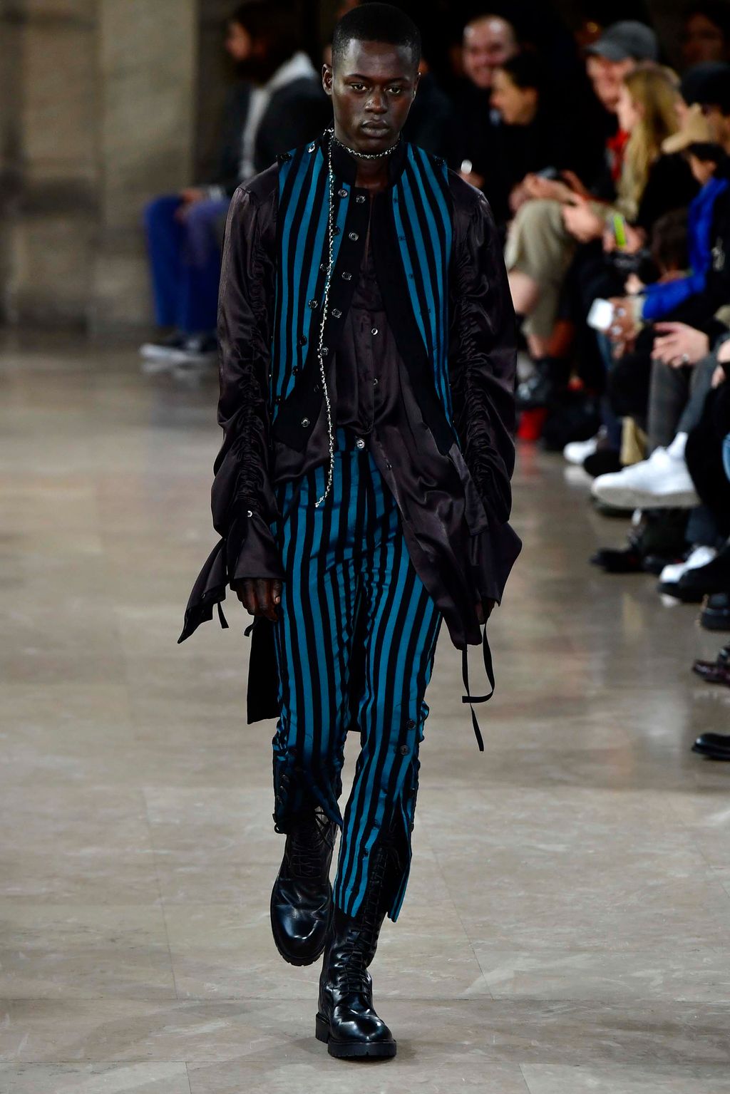 Fashion Week Paris Fall/Winter 2018 look 26 from the Ann Demeulemeester collection 男装