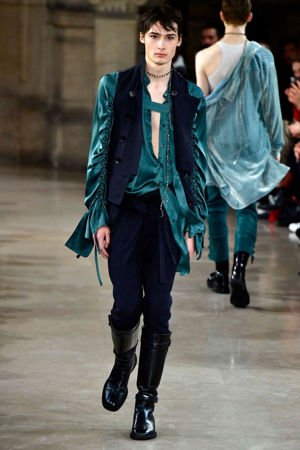 Fashion Week Paris Fall/Winter 2018 look 28 from the Ann Demeulemeester collection menswear