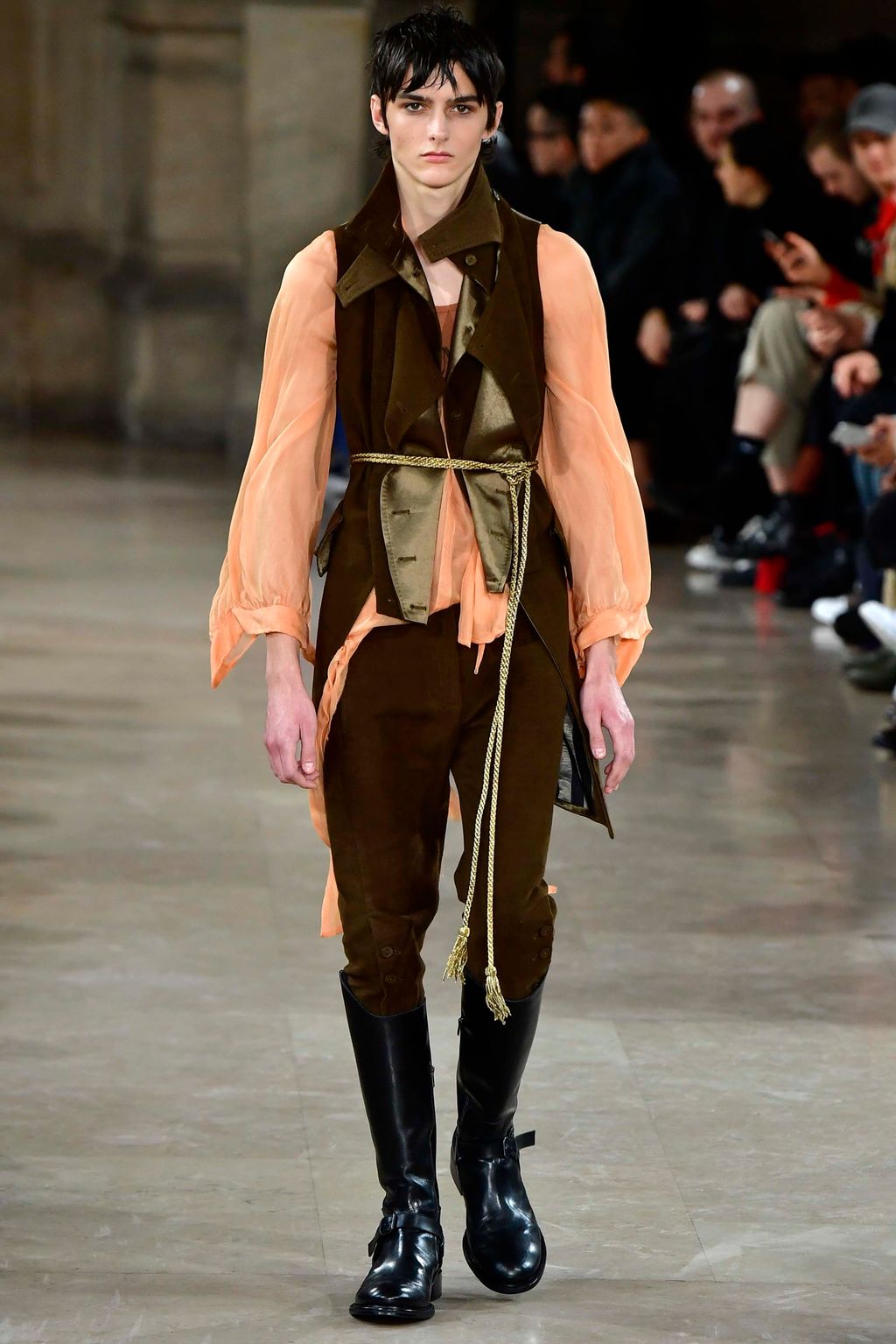Fashion Week Paris Fall/Winter 2018 look 32 from the Ann Demeulemeester collection 男装