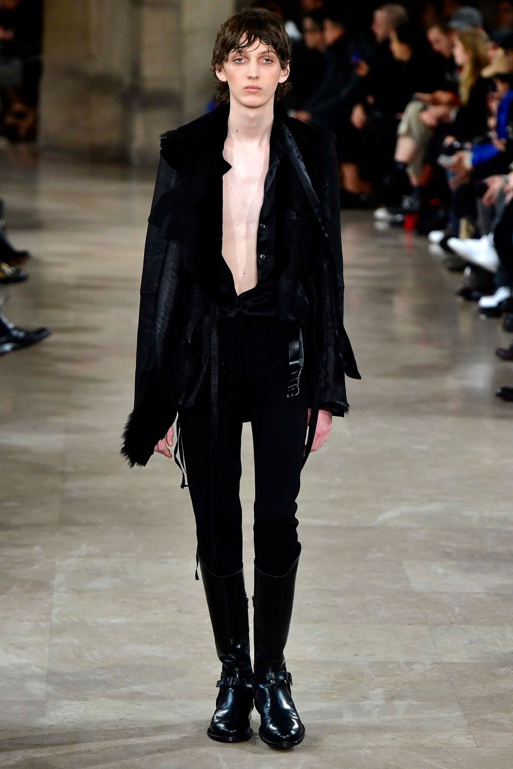 Fashion Week Paris Fall/Winter 2018 look 35 from the Ann Demeulemeester collection menswear