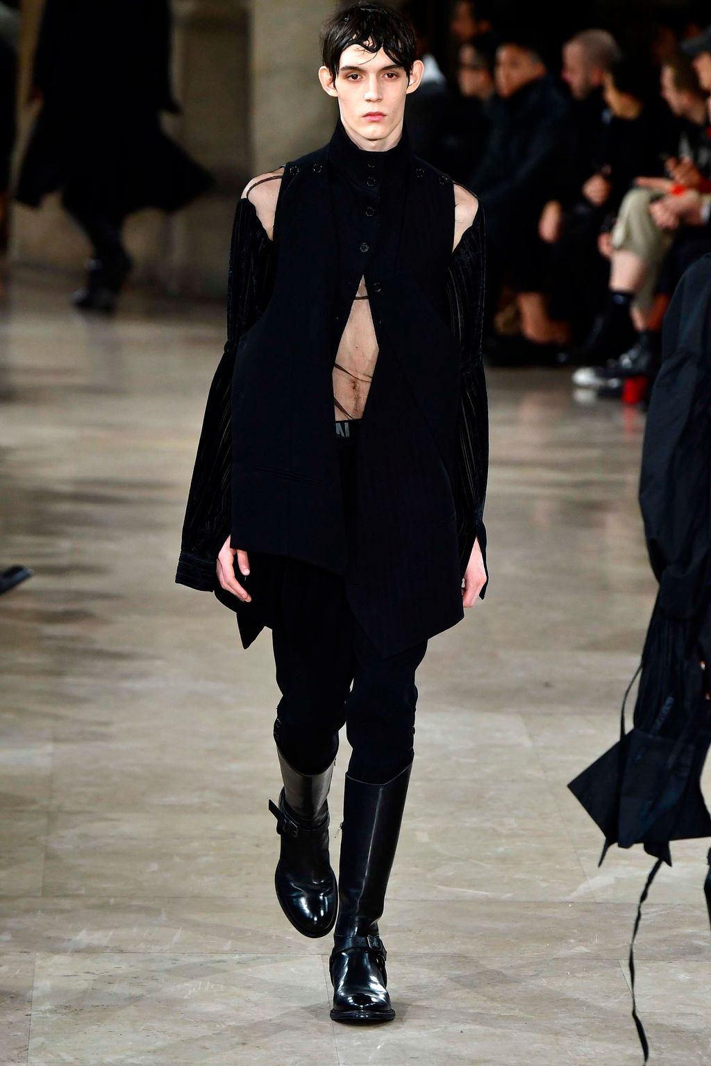 Fashion Week Paris Fall/Winter 2018 look 38 from the Ann Demeulemeester collection menswear