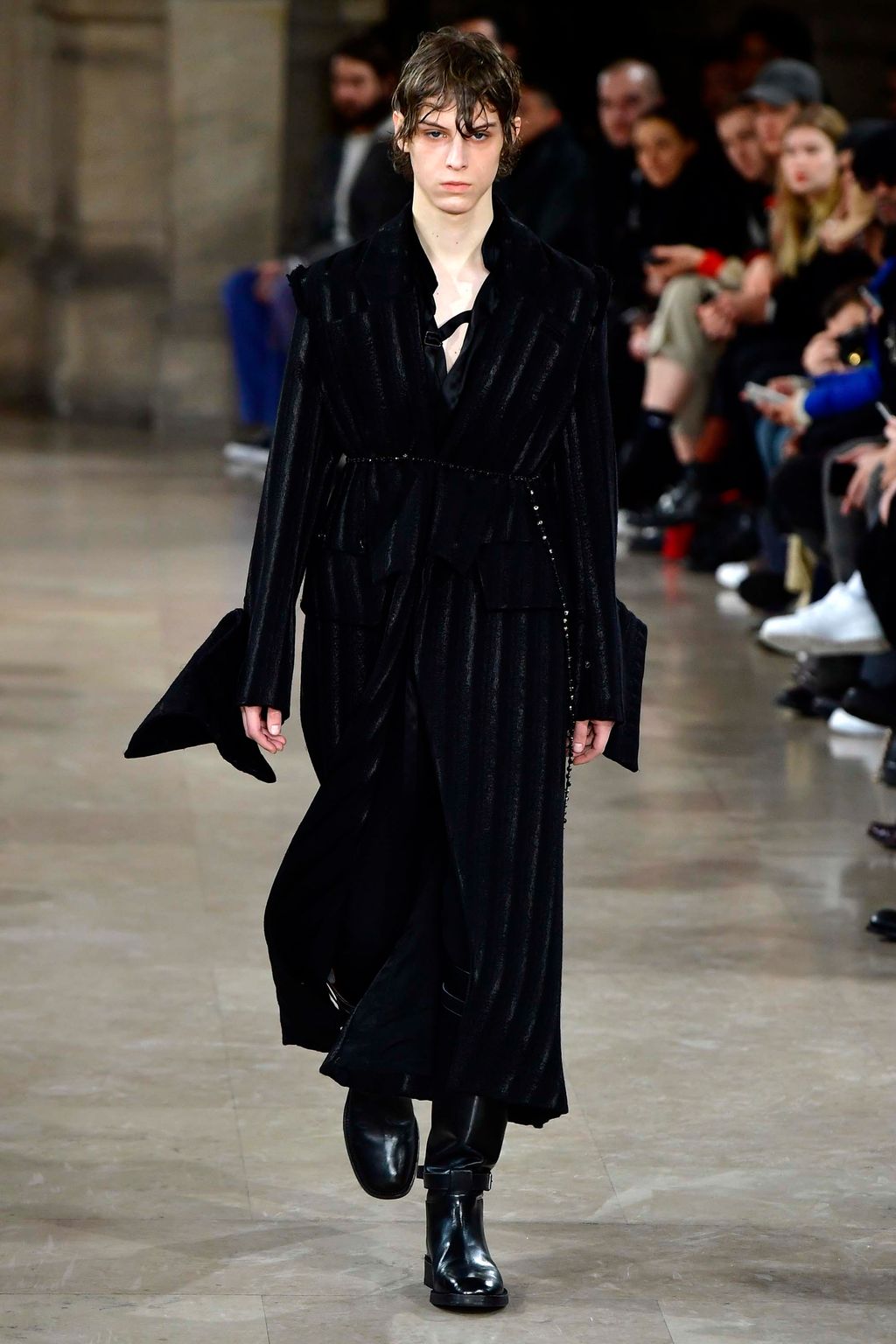 Fashion Week Paris Fall/Winter 2018 look 43 from the Ann Demeulemeester collection menswear