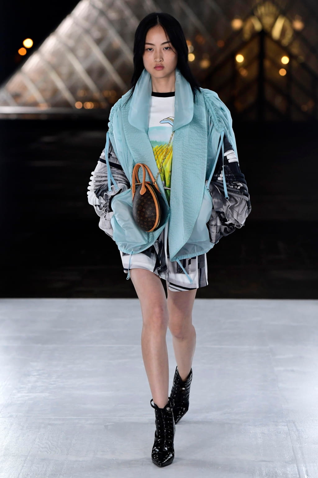 Fashion Week Paris Spring/Summer 2019 look 6 de la collection Louis Vuitton womenswear