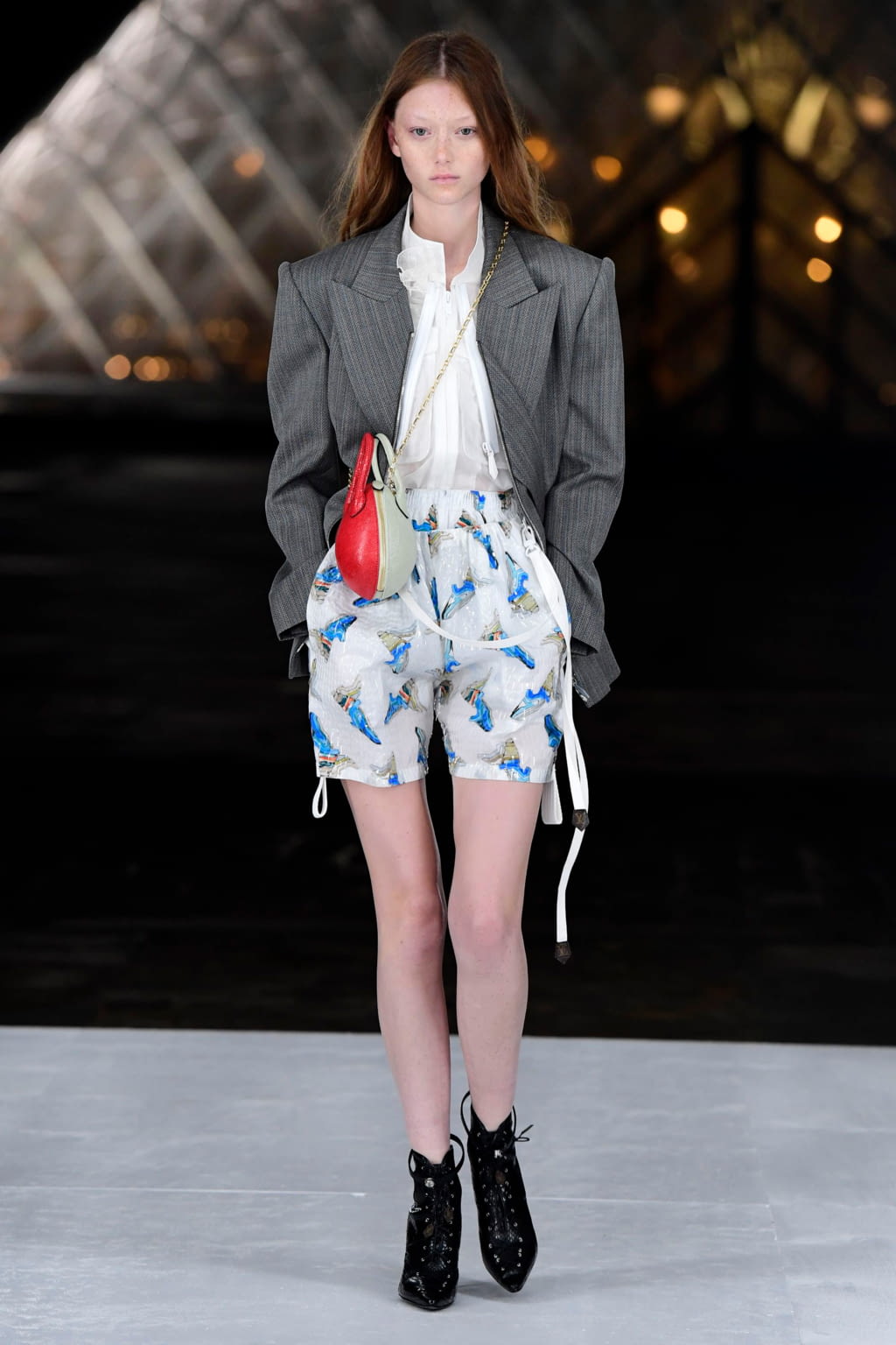 Fashion Week Paris Spring/Summer 2019 look 10 from the Louis Vuitton collection 女装