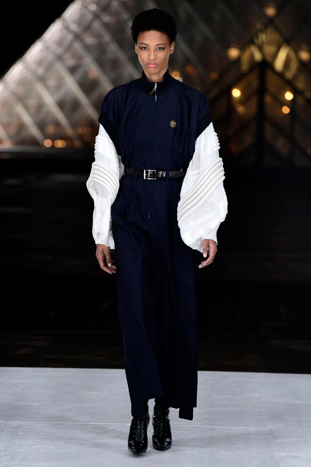 Fashion Week Paris Spring/Summer 2019 look 16 de la collection Louis Vuitton womenswear