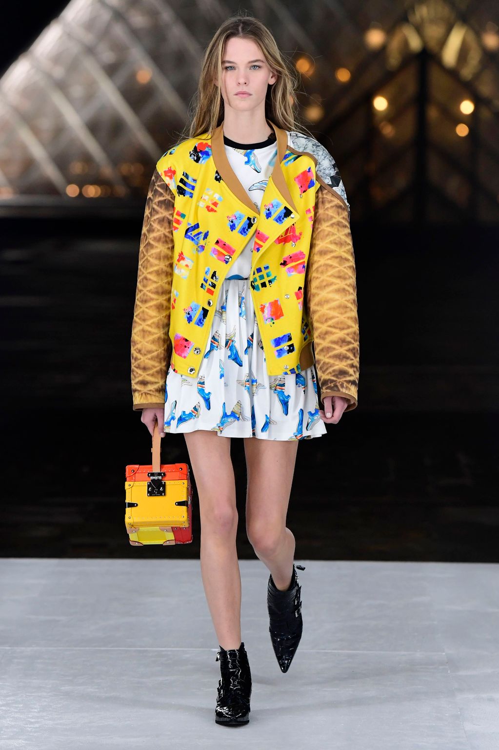 Fashion Week Paris Spring/Summer 2019 look 22 from the Louis Vuitton collection 女装