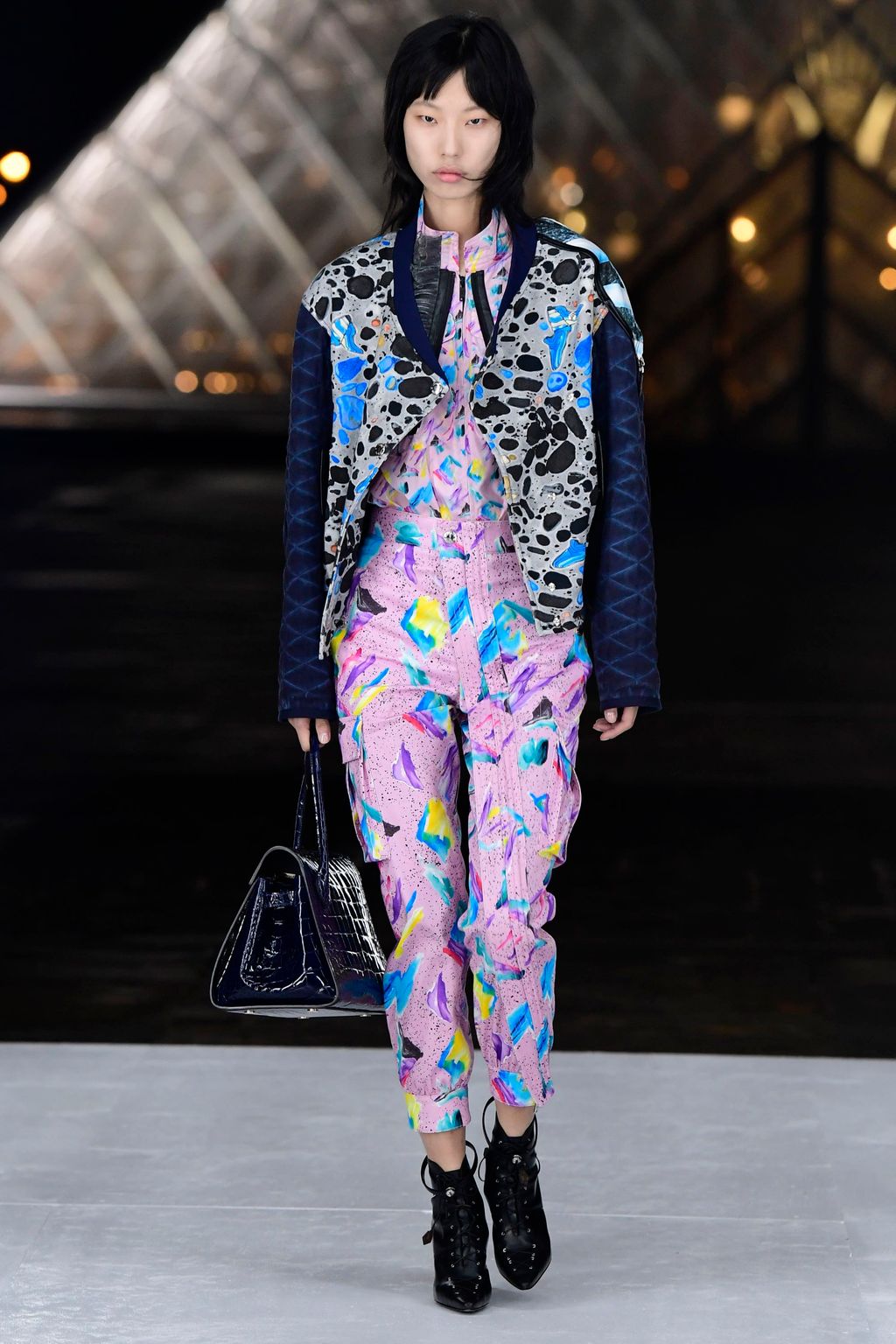 Fashion Week Paris Spring/Summer 2019 look 25 from the Louis Vuitton collection 女装