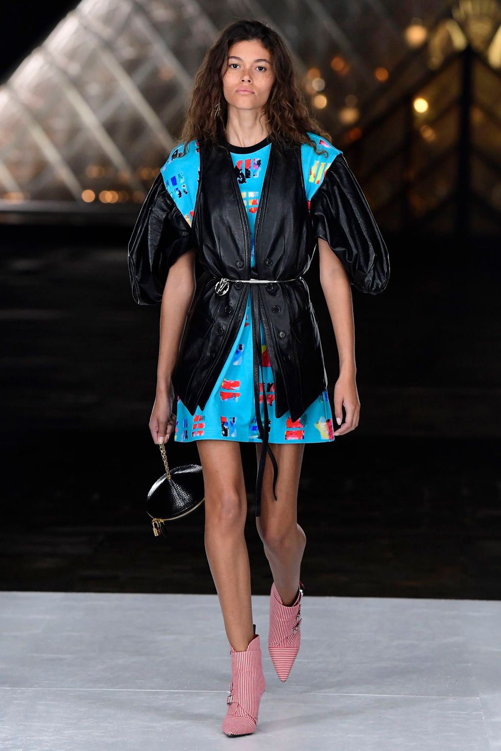 Fashion Week Paris Spring/Summer 2019 look 26 from the Louis Vuitton collection womenswear