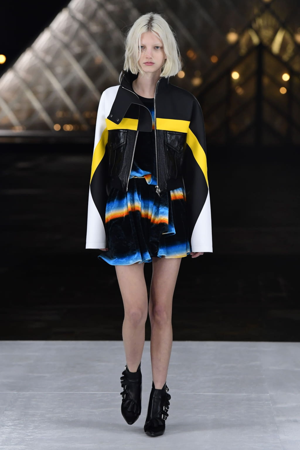 Fashion Week Paris Spring/Summer 2019 look 35 from the Louis Vuitton collection womenswear