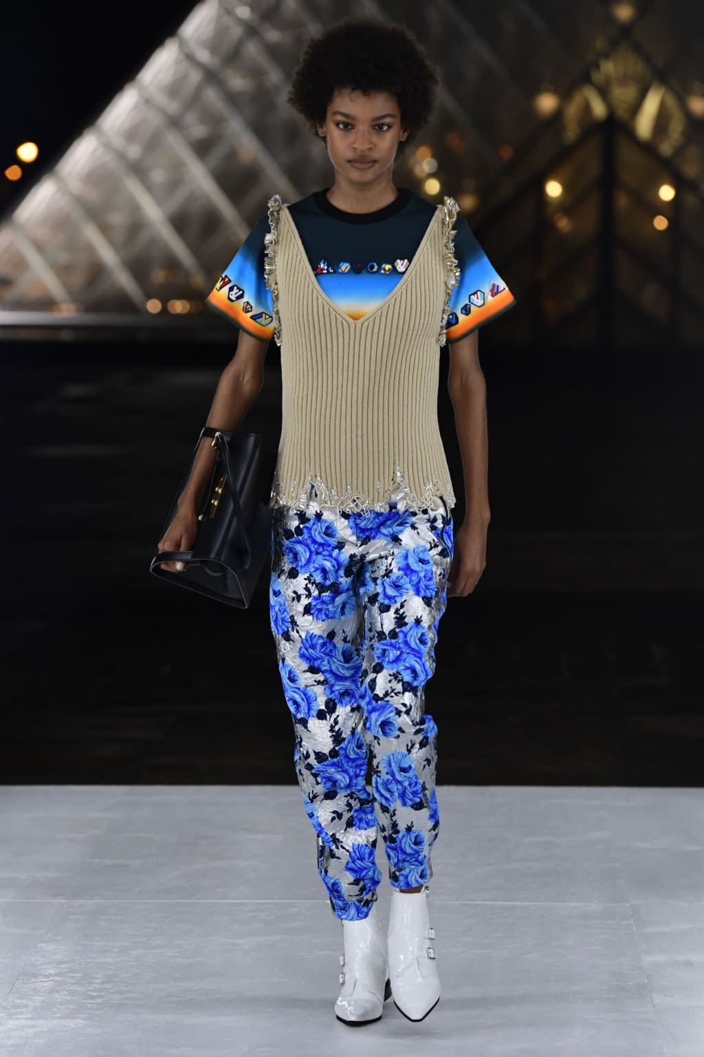 Fashion Week Paris Spring/Summer 2019 look 36 from the Louis Vuitton collection womenswear