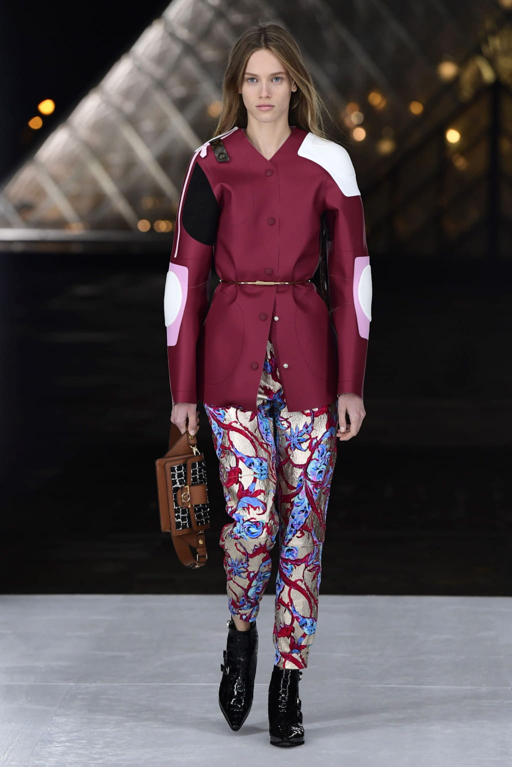 Fashion Week Paris Spring/Summer 2019 look 37 from the Louis Vuitton collection 女装