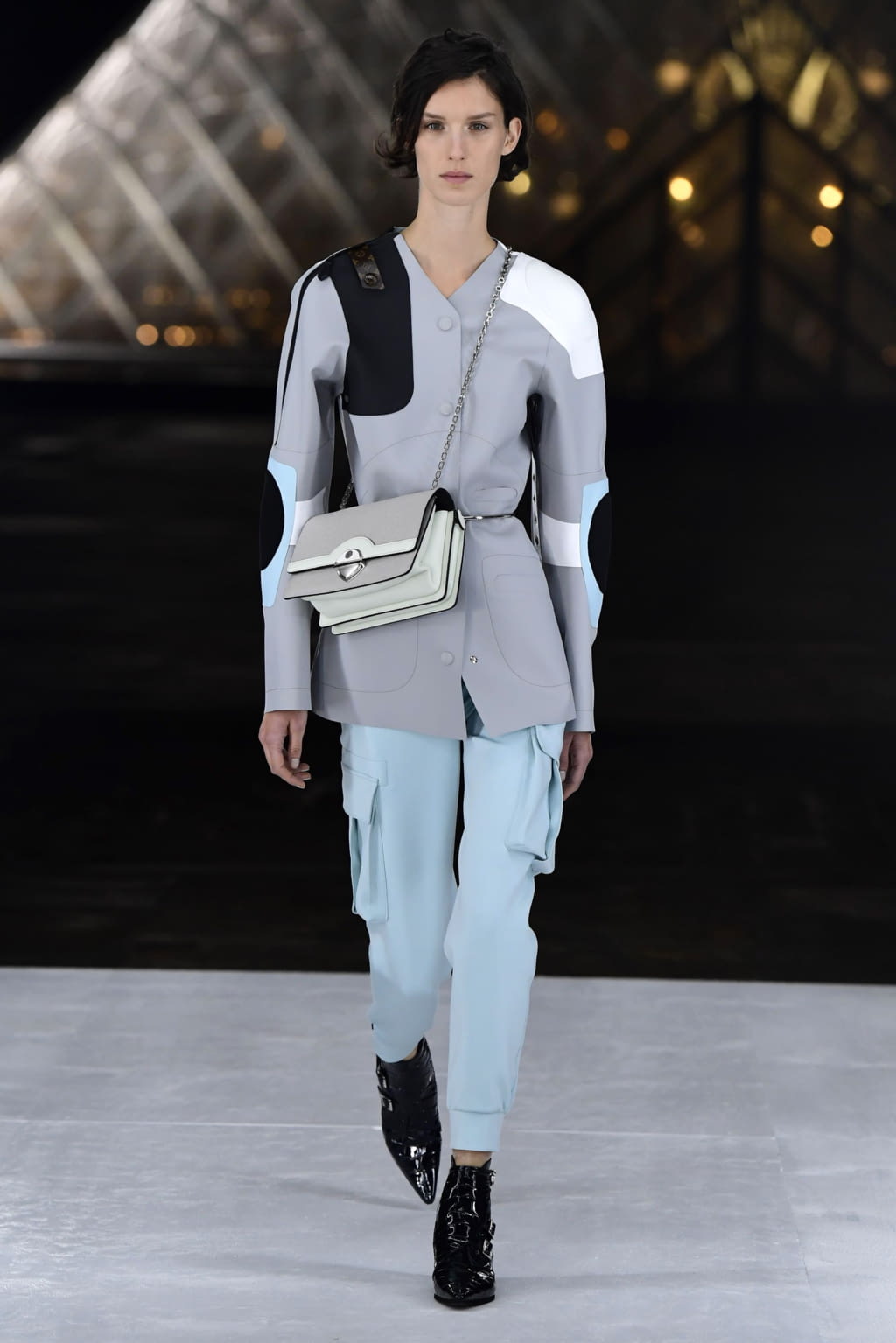 Fashion Week Paris Spring/Summer 2019 look 38 from the Louis Vuitton collection womenswear