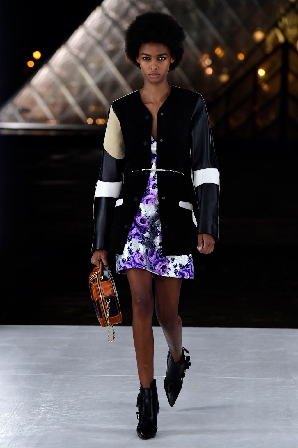 Fashion Week Paris Spring/Summer 2019 look 40 from the Louis Vuitton collection womenswear