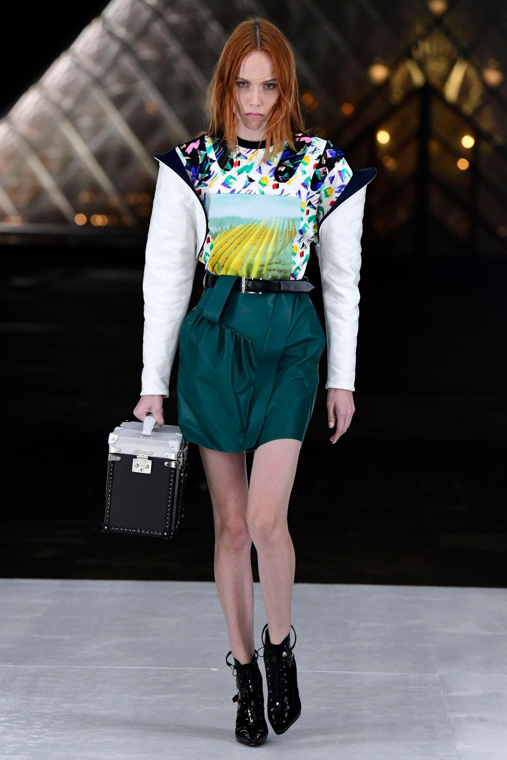 Fashion Week Paris Spring/Summer 2019 look 44 from the Louis Vuitton collection womenswear