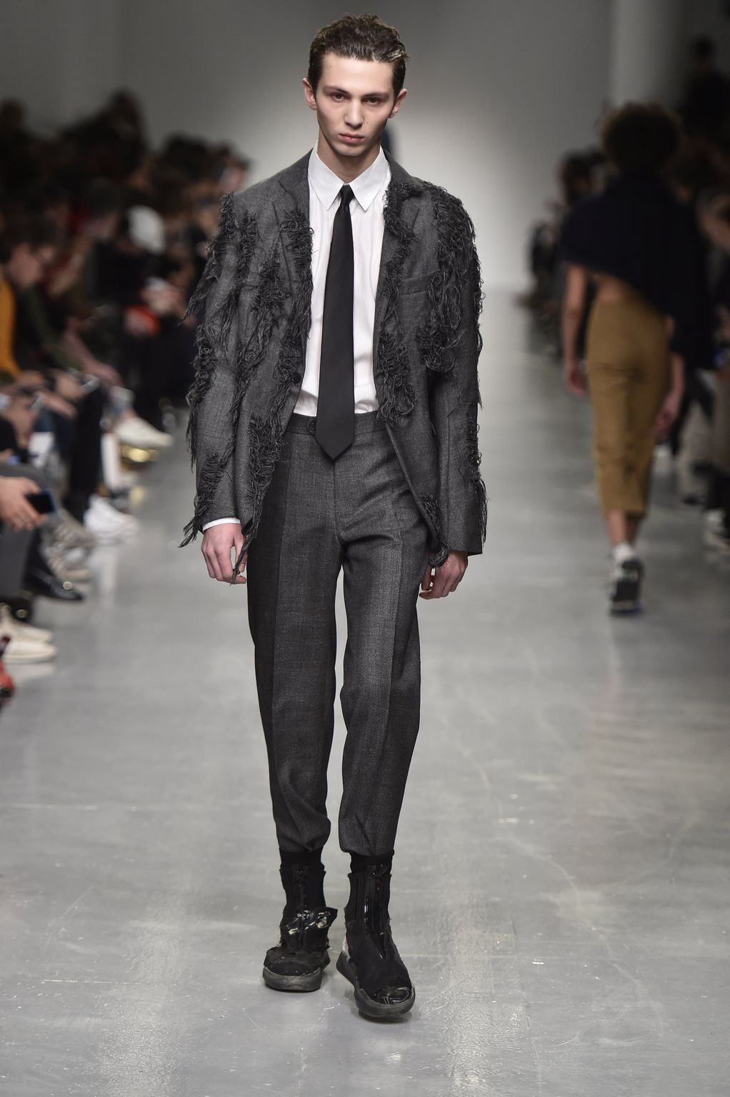 Fashion Week London Fall/Winter 2017 look 16 from the Casely-Hayford collection menswear