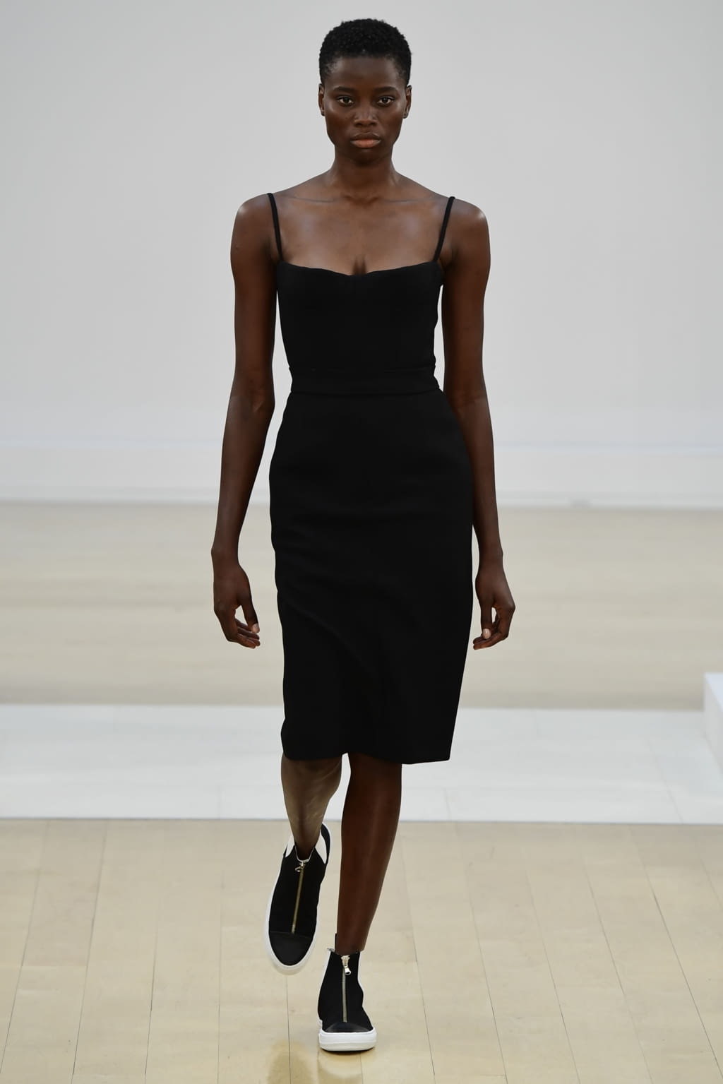 Fashion Week London Spring/Summer 2019 look 6 from the Jasper Conran collection 女装