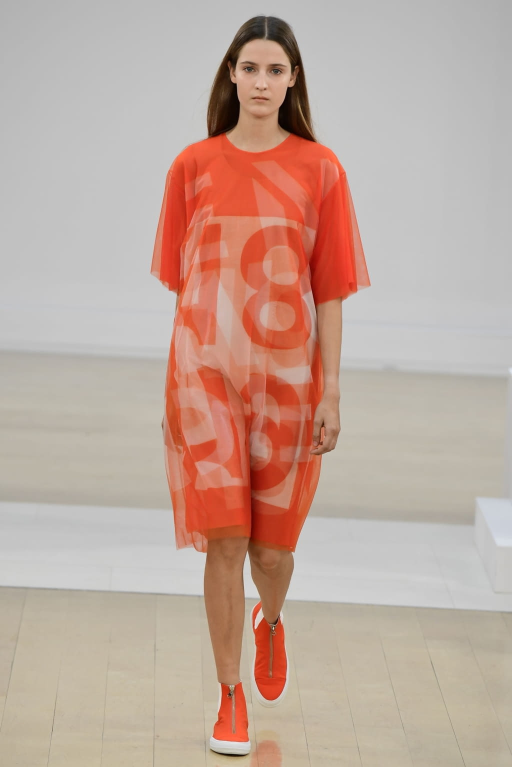 Fashion Week London Spring/Summer 2019 look 16 from the Jasper Conran collection 女装