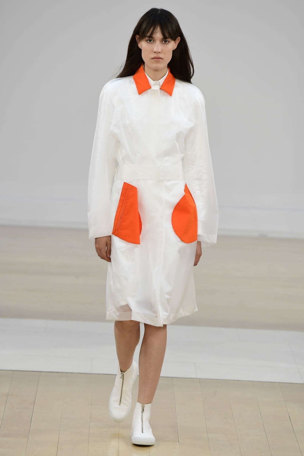 Fashion Week London Spring/Summer 2019 look 17 from the Jasper Conran collection 女装