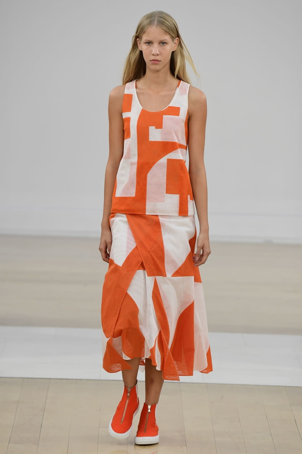 Fashion Week London Spring/Summer 2019 look 21 from the Jasper Conran collection 女装