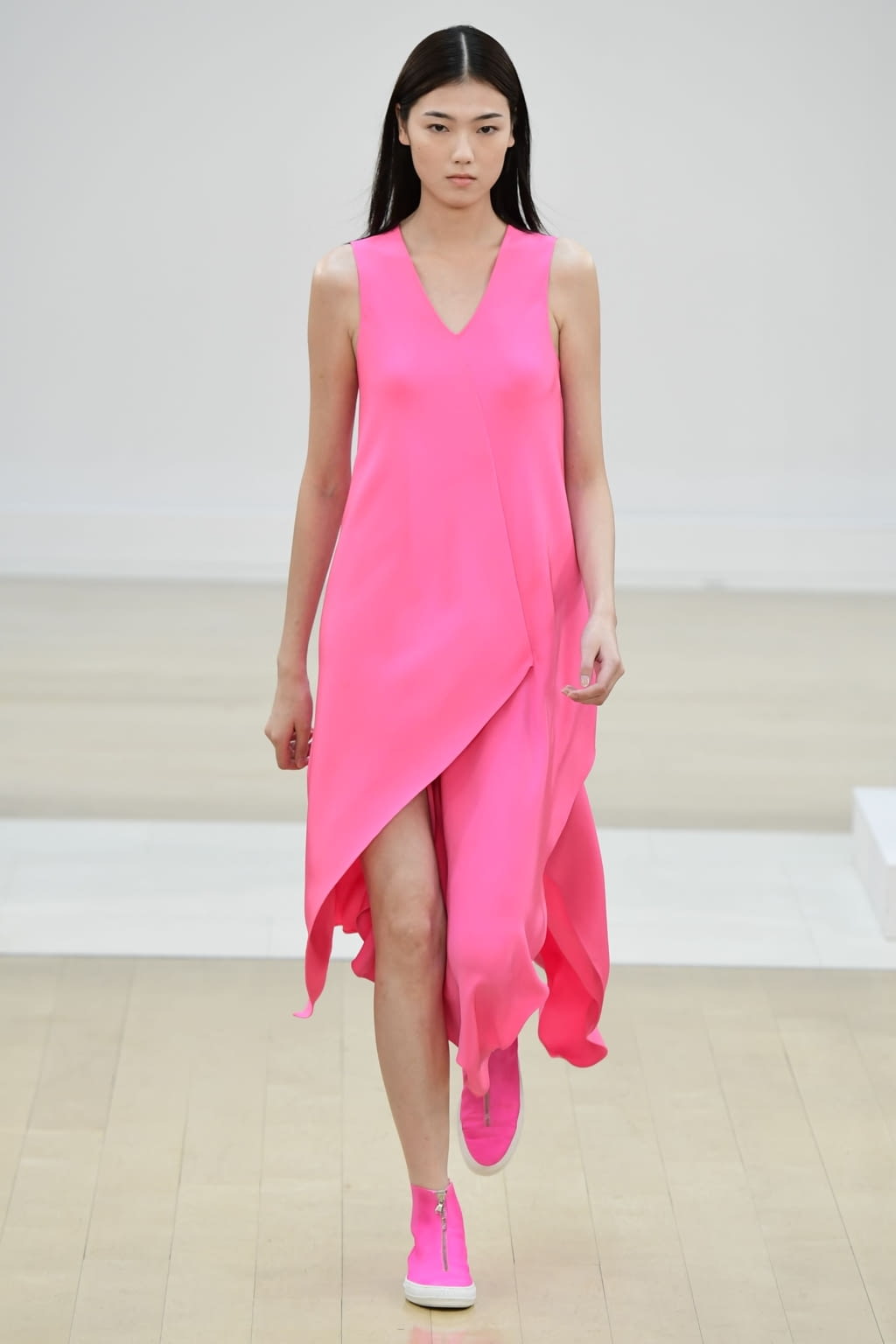 Fashion Week London Spring/Summer 2019 look 29 from the Jasper Conran collection 女装