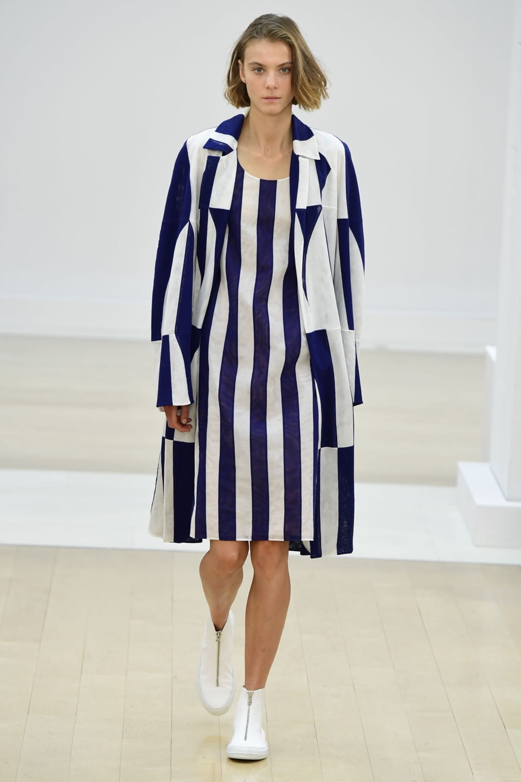 Fashion Week London Spring/Summer 2019 look 30 from the Jasper Conran collection 女装