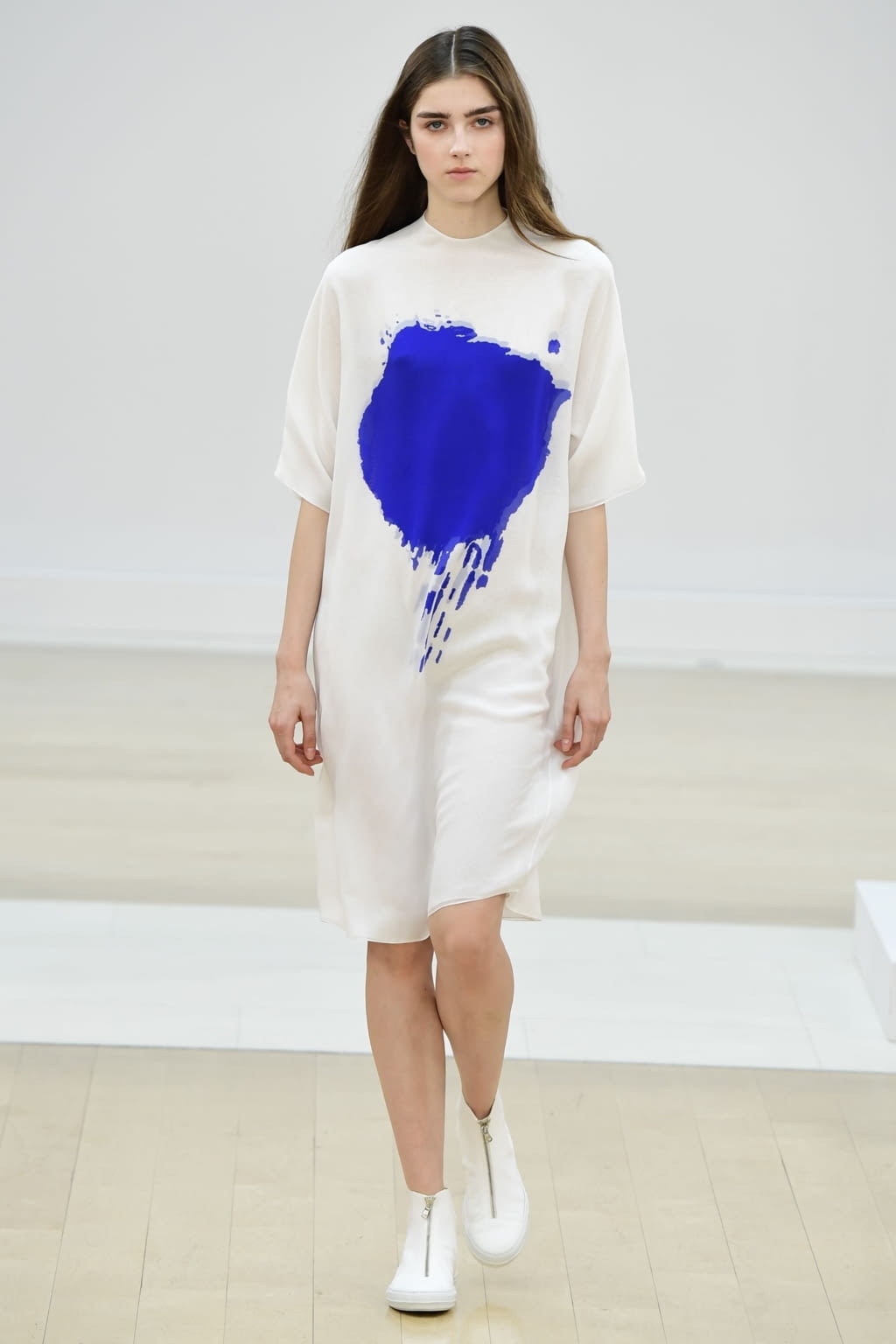 Fashion Week London Spring/Summer 2019 look 31 from the Jasper Conran collection 女装