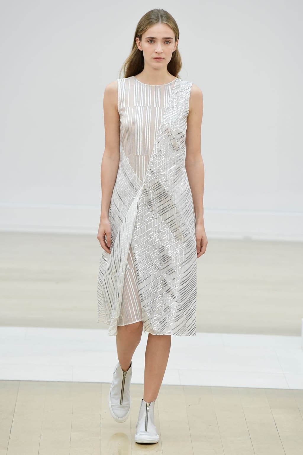 Fashion Week London Spring/Summer 2019 look 43 from the Jasper Conran collection 女装