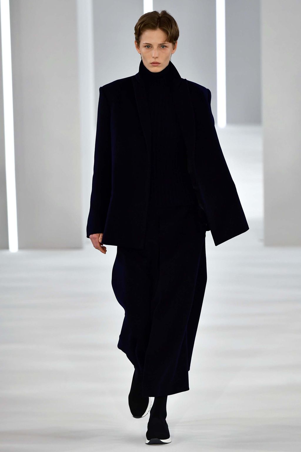 Fashion Week London Fall/Winter 2018 look 1 from the Jasper Conran collection 女装