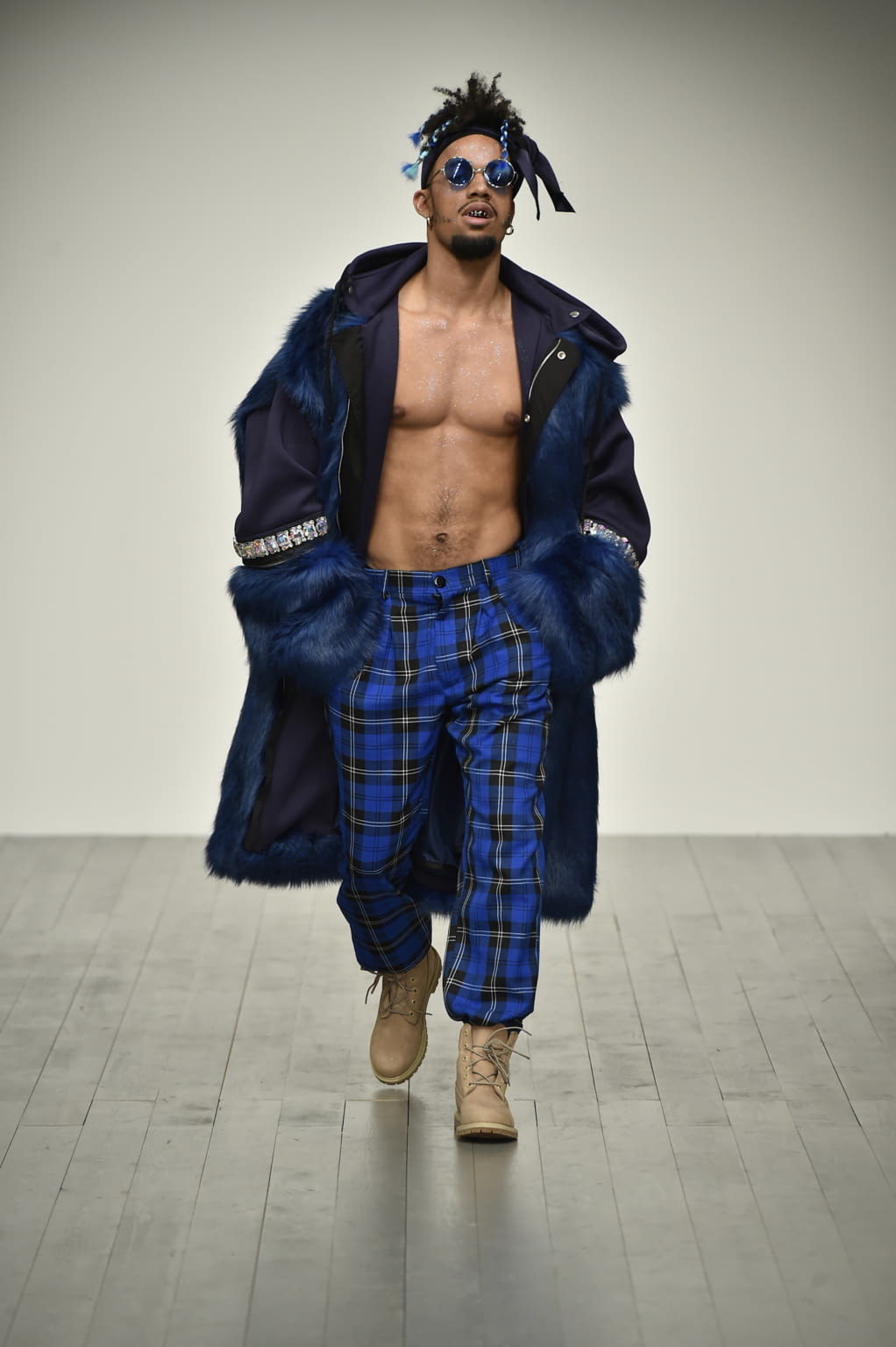 Fashion Week London Fall/Winter 2018 look 1 de la collection Bobby Abley menswear