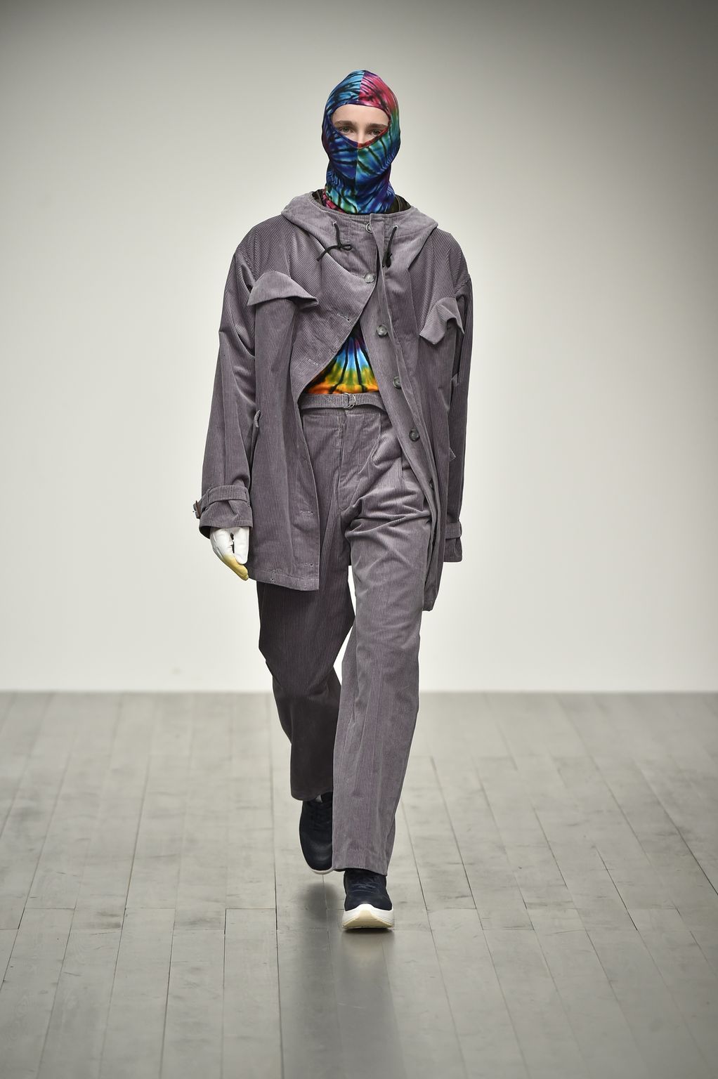 Fashion Week London Fall/Winter 2018 look 12 from the Alex Mullins collection 男装
