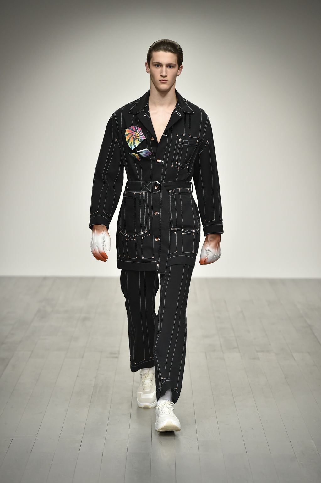 Fashion Week London Fall/Winter 2018 look 11 from the Alex Mullins collection menswear