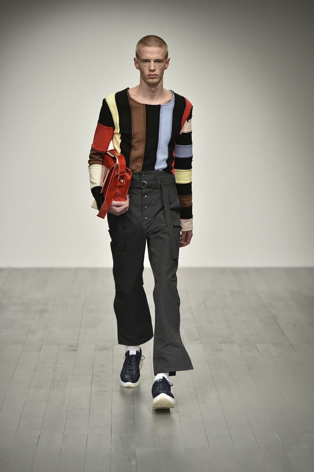 Fashion Week London Fall/Winter 2018 look 13 from the Alex Mullins collection 男装