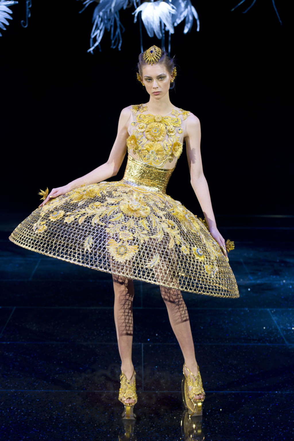 Fashion Week Paris Spring/Summer 2018 look 2 from the Guo Pei collection couture
