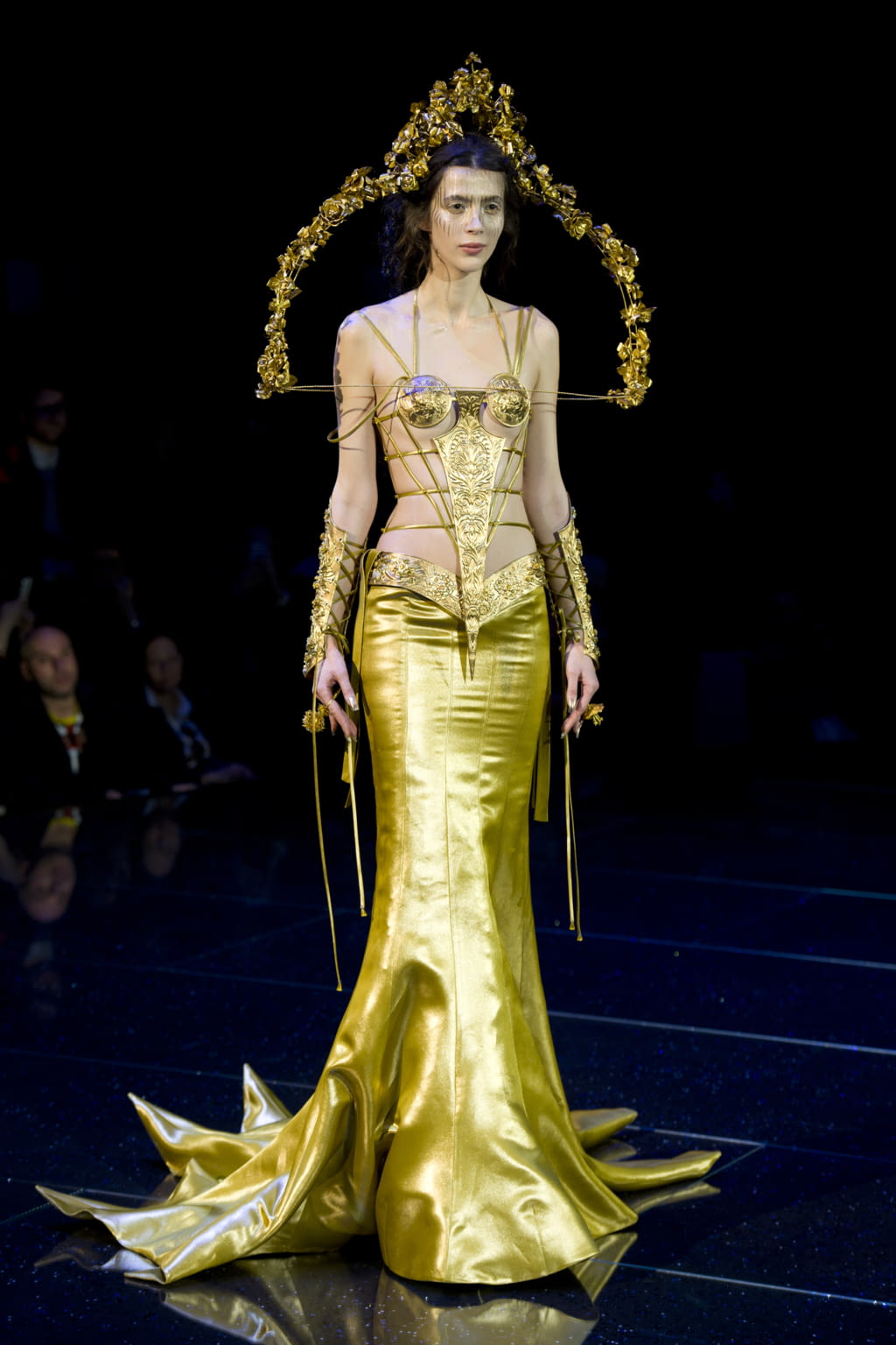 Fashion Week Paris Spring/Summer 2018 look 19 from the Guo Pei collection couture