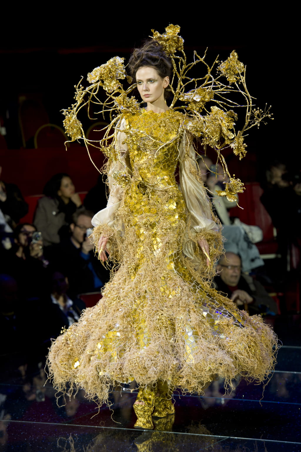 Fashion Week Paris Spring/Summer 2018 look 20 from the Guo Pei collection couture