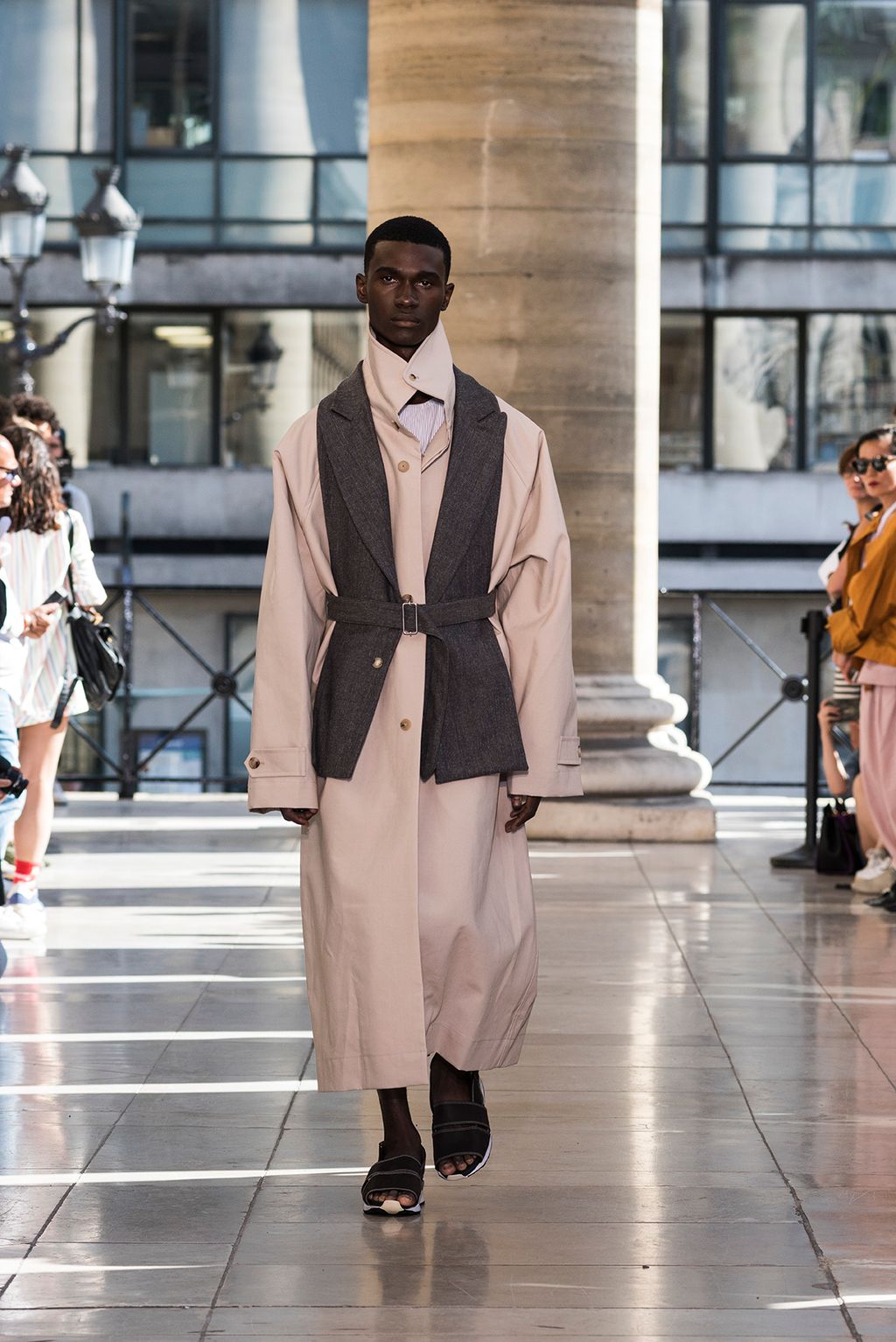 Fashion Week Paris Spring/Summer 2018 look 1 from the Hed Mayner collection menswear
