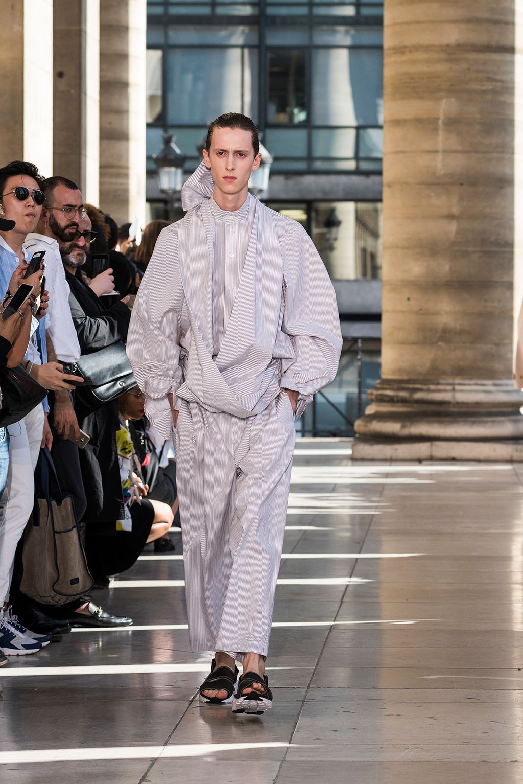 Fashion Week Paris Spring/Summer 2018 look 2 de la collection Hed Mayner menswear