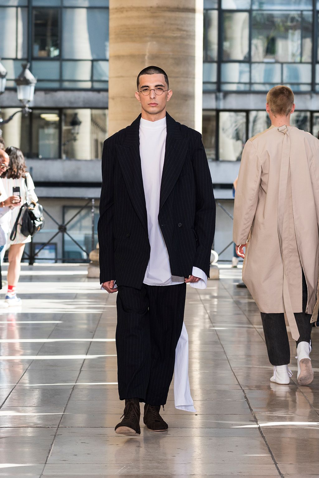 Fashion Week Paris Spring/Summer 2018 look 5 from the Hed Mayner collection menswear