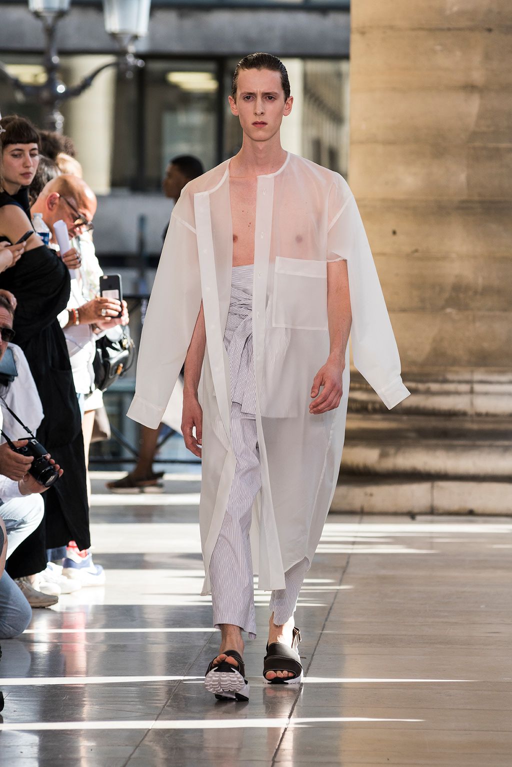 Fashion Week Paris Spring/Summer 2018 look 13 from the Hed Mayner collection menswear