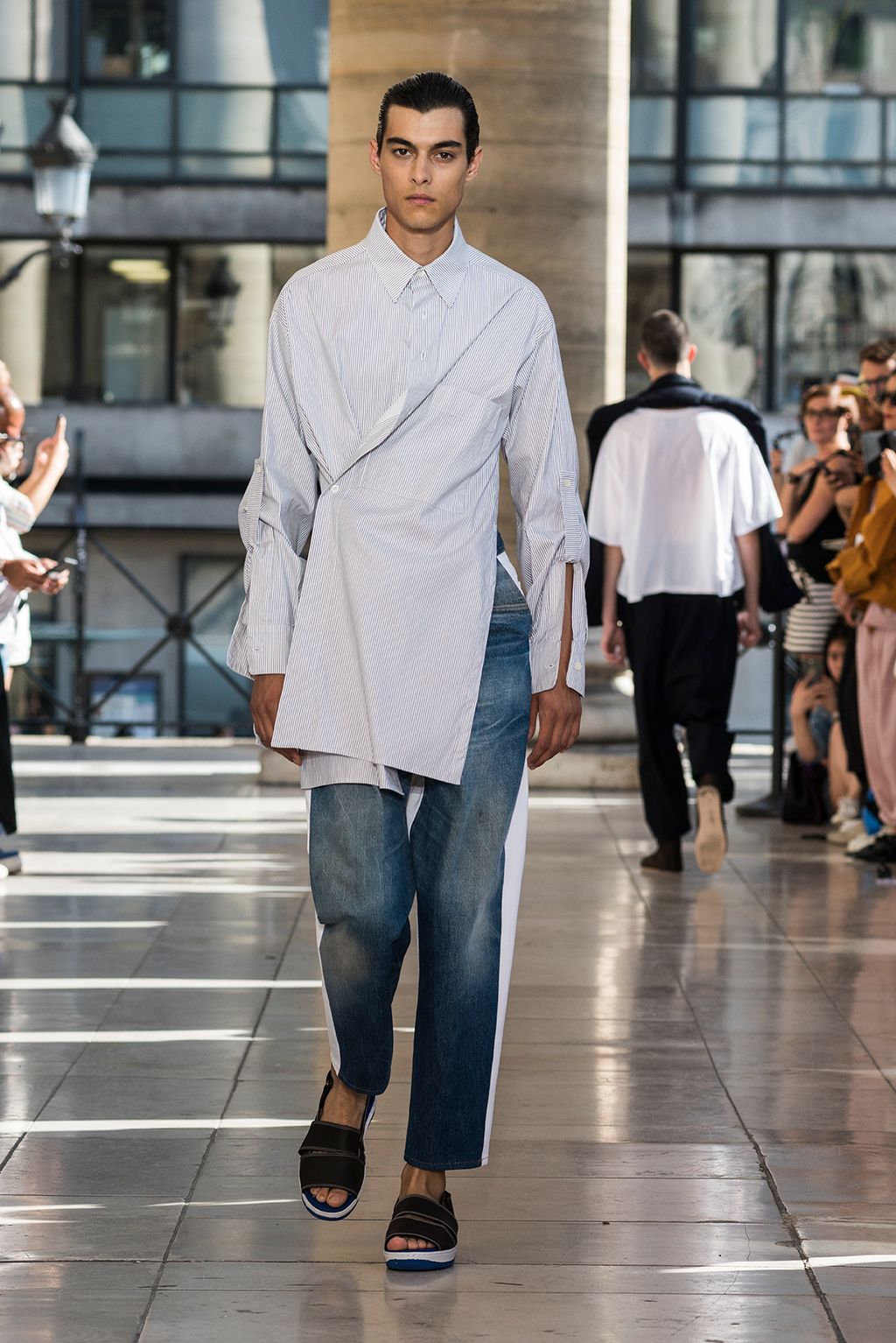 Fashion Week Paris Spring/Summer 2018 look 16 from the Hed Mayner collection menswear