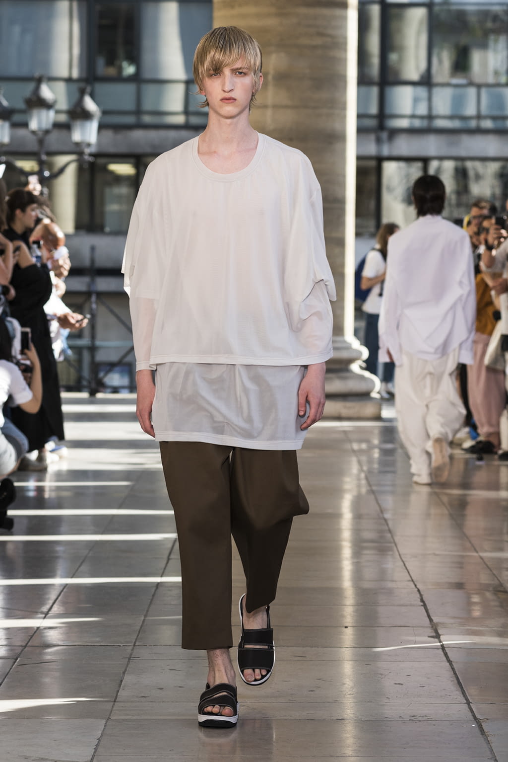 Fashion Week Paris Spring/Summer 2018 look 18 from the Hed Mayner collection menswear
