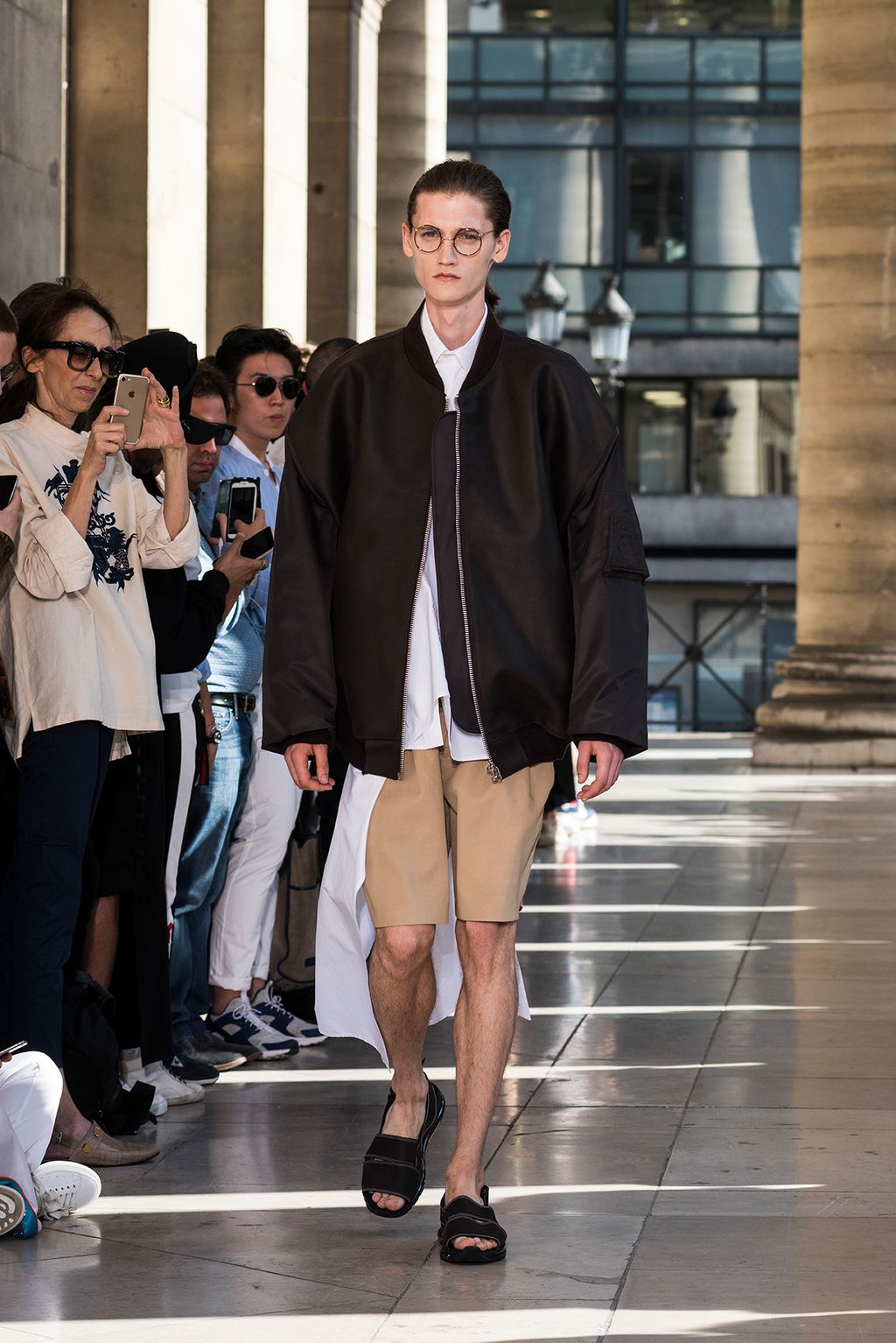 Fashion Week Paris Spring/Summer 2018 look 20 from the Hed Mayner collection menswear