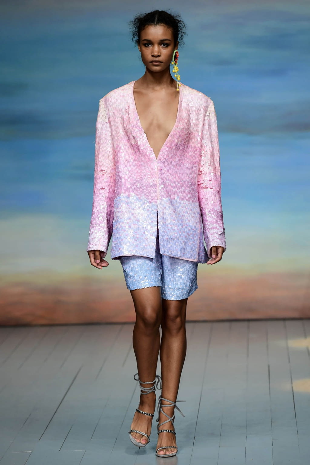 Fashion Week London Spring/Summer 2019 look 3 from the Roberta Einer collection 女装