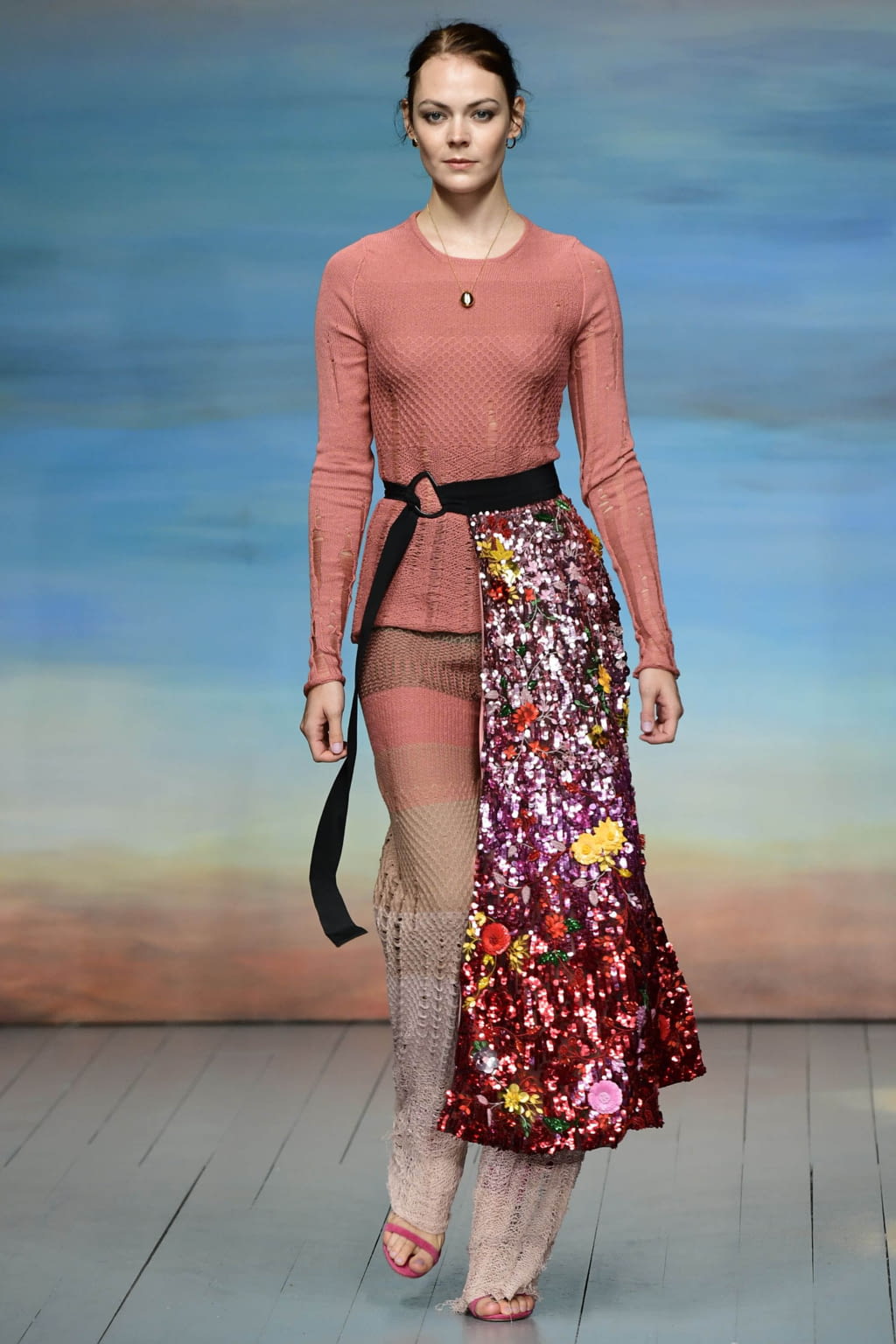 Fashion Week London Spring/Summer 2019 look 24 from the Roberta Einer collection 女装