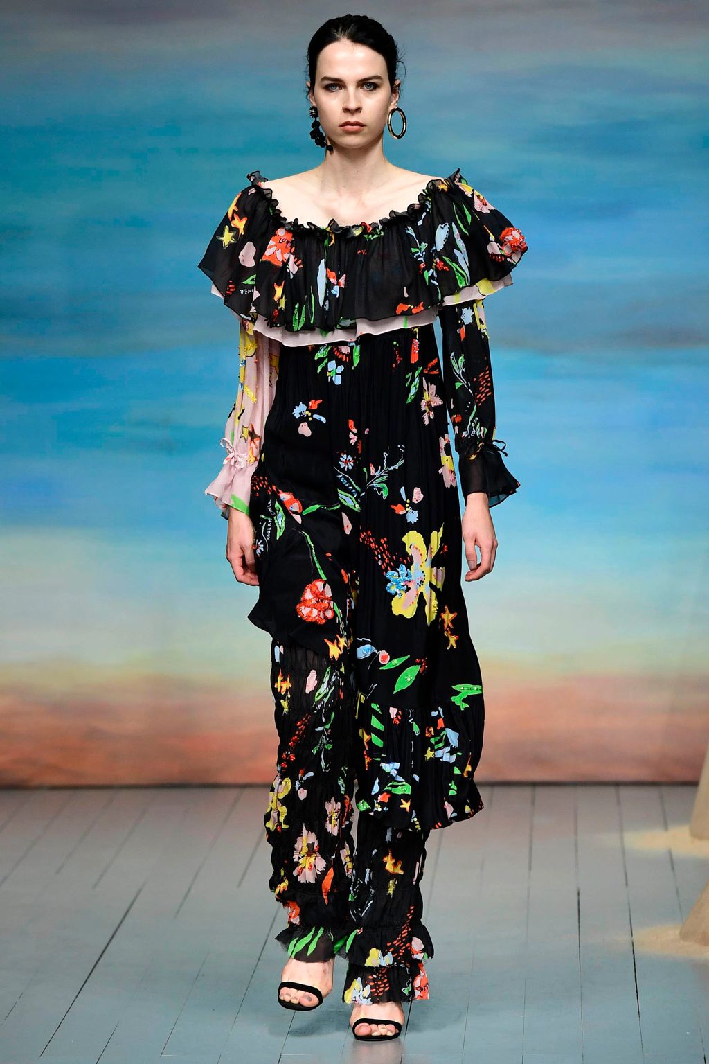 Fashion Week London Spring/Summer 2019 look 28 from the Roberta Einer collection 女装